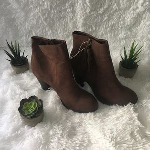 BEAUTIFUL SUEDED BLOCK HEEL BOOTIES